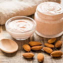 SCRUB ΑΜΥΓΔΑΛΟΥ 100 g  (ALMOND KERNEL POWDER 60/80 MESH)